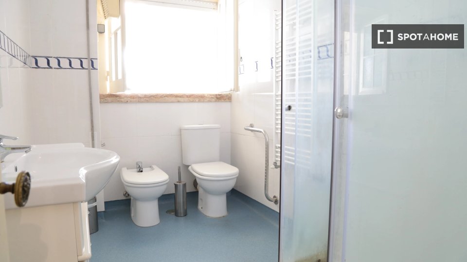 Double room Lisbon, 6 beds — photo 18