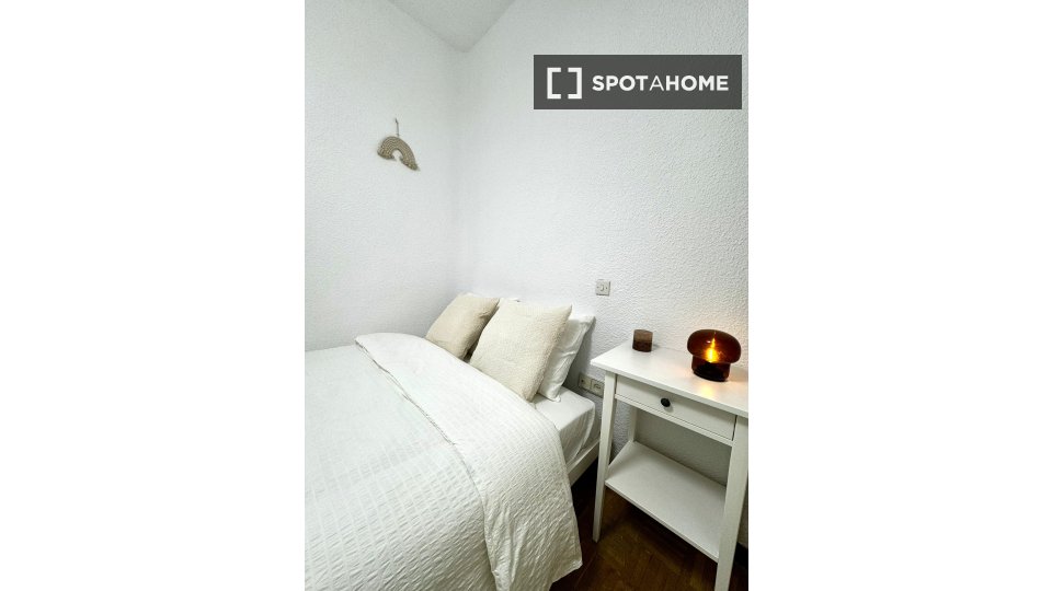 Double room Madrid, 6 beds — photo 25