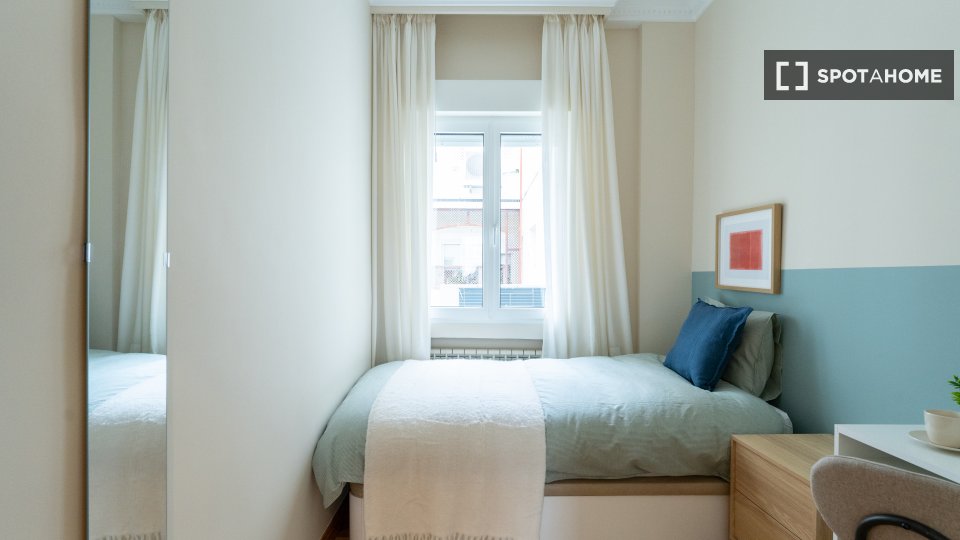 Double room Madrid, 5 beds — photo 2