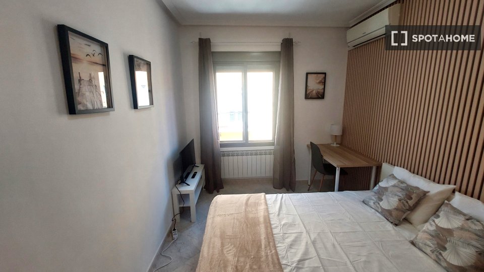 Double room Madrid, 4 beds, 95m² — photo 25