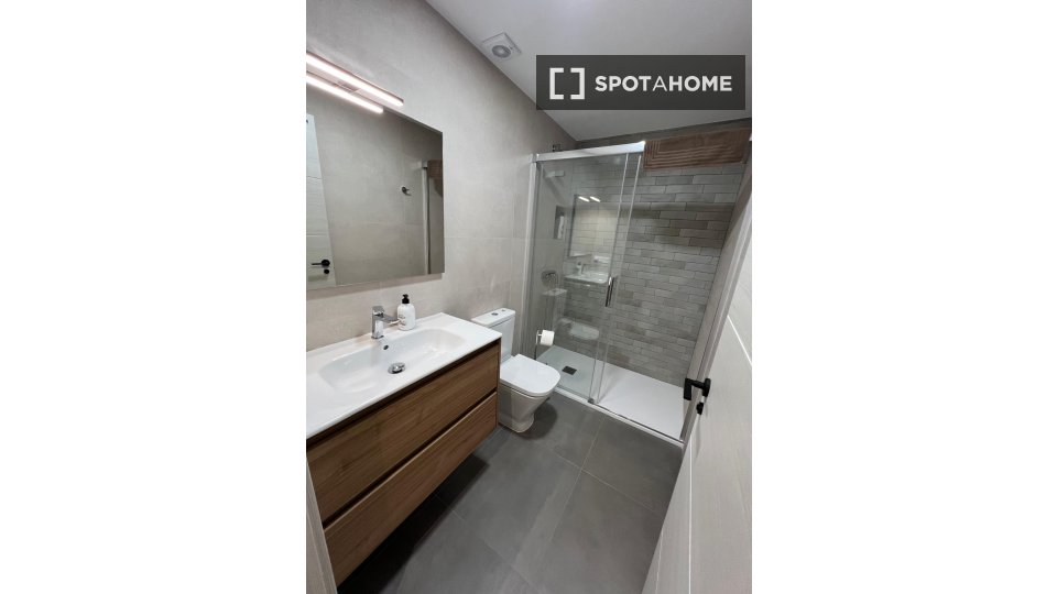 Double room Alicante, 5 beds — photo 1