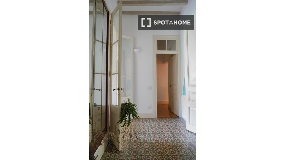 Apartment Barcelona, 1 bed, 102m² — photo 4