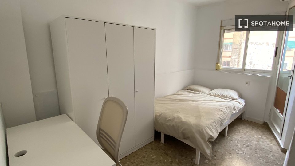 Double room Valencia, 3 beds, 80m² — photo 6