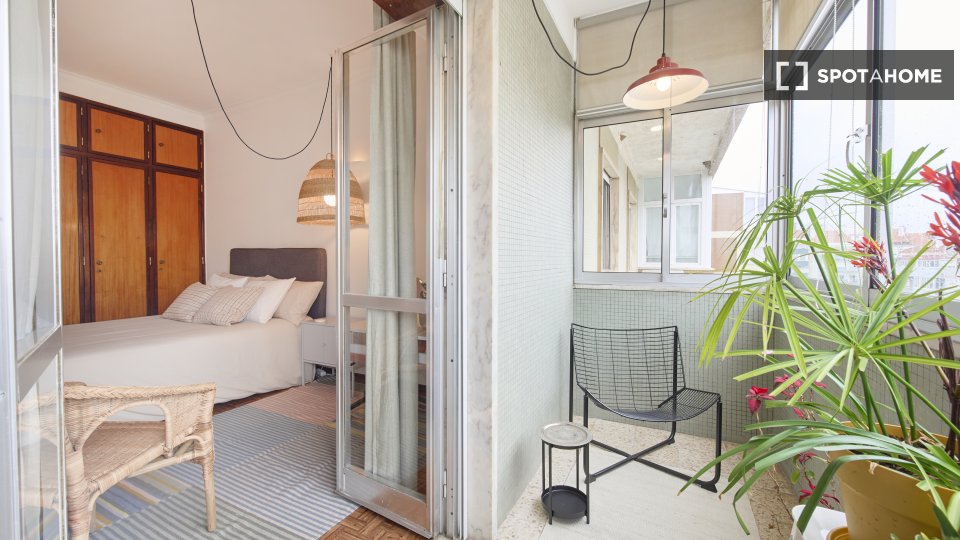 Double room Lisbon, 4 beds — photo 18