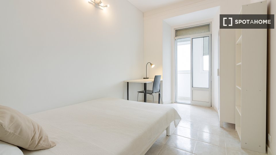 Double room Lisbon, 9 beds — photo 24