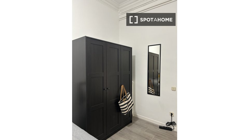 Double room Barcelona, 6 beds, 140m² — photo 7