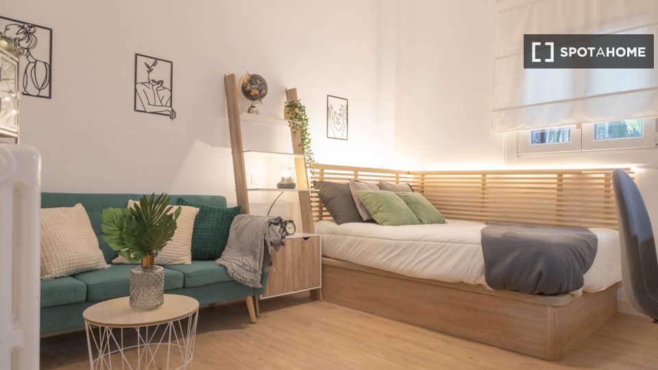 Double room Madrid, 5 beds — photo 4