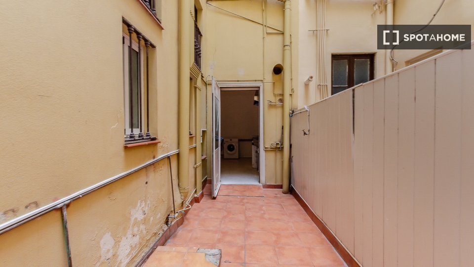 Double room Barcelona, 10 beds, 252m² — photo 18