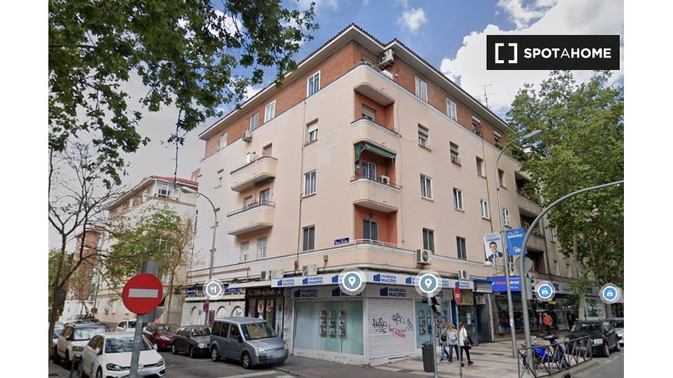 Double room Madrid, 3 beds, 80m² — photo 3