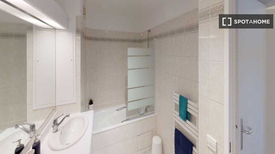 Double room Paris, 5 beds, 120m² — photo 3