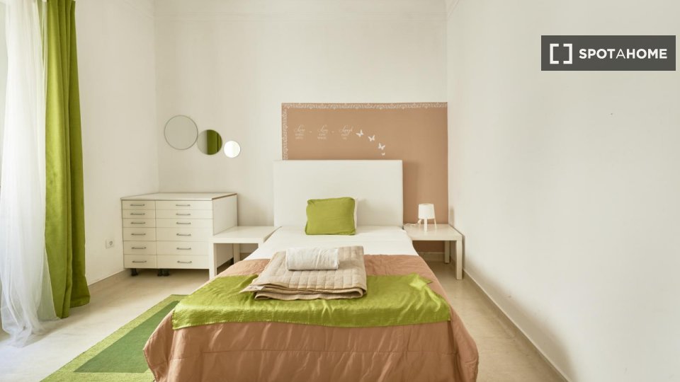 Double room Lisbon, 20 beds — photo 22