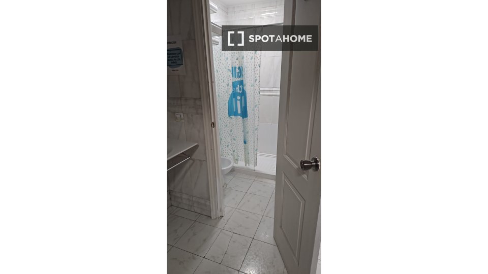 Double room Madrid, 12 beds — photo 16