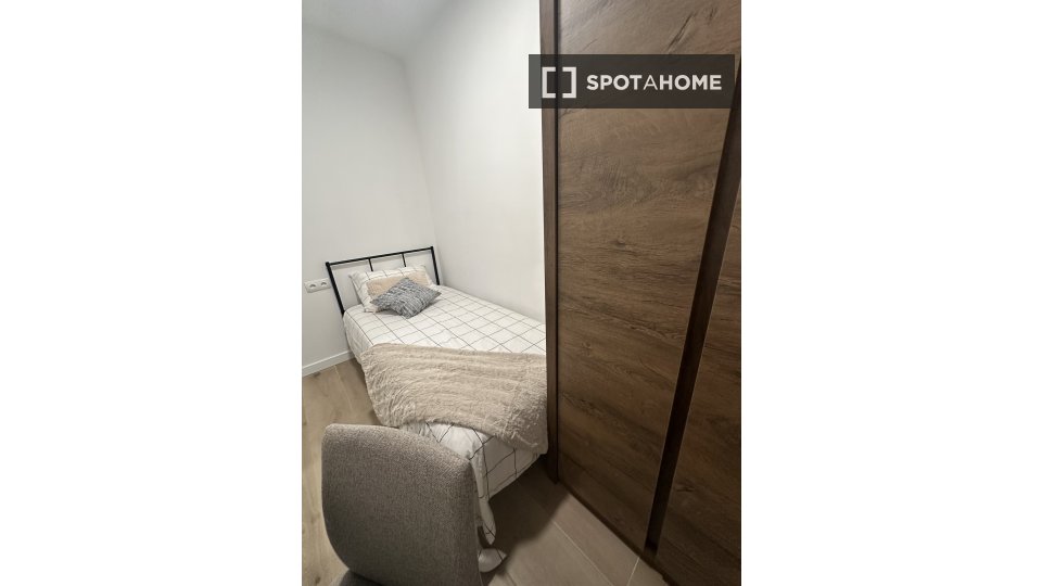 Double room Barcelona, 4 beds, 70m² — photo 32