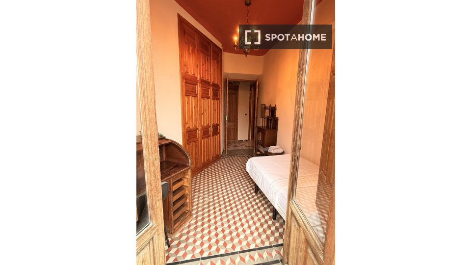 Double room Granada, 1 bed — photo 12