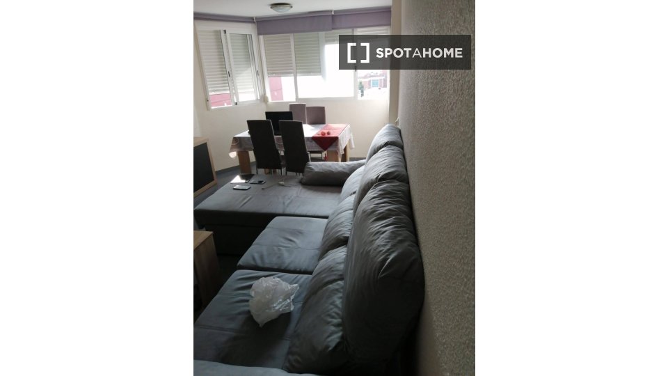 Double room Valencia, 3 beds, 120m² — photo 2