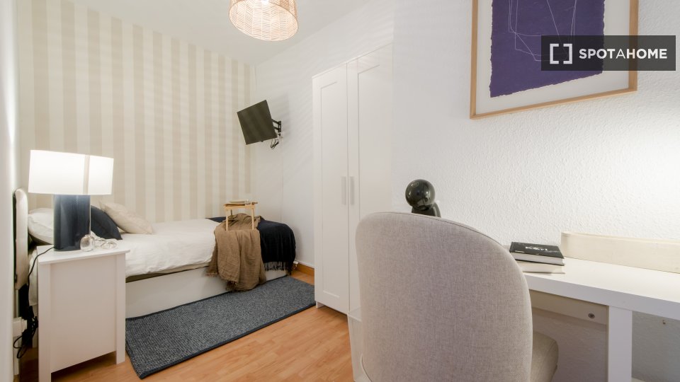 Double room Madrid, 5 beds — photo 19