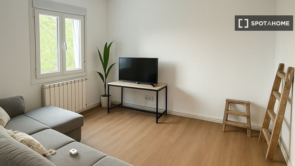 Double room Madrid, 3 beds, 92m² — photo 1