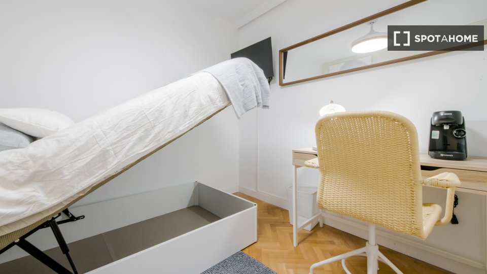 Double room Madrid, 7 beds — photo 4