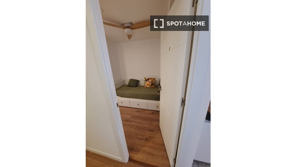 Double room Valencia, 4 beds, 75m² — photo 16