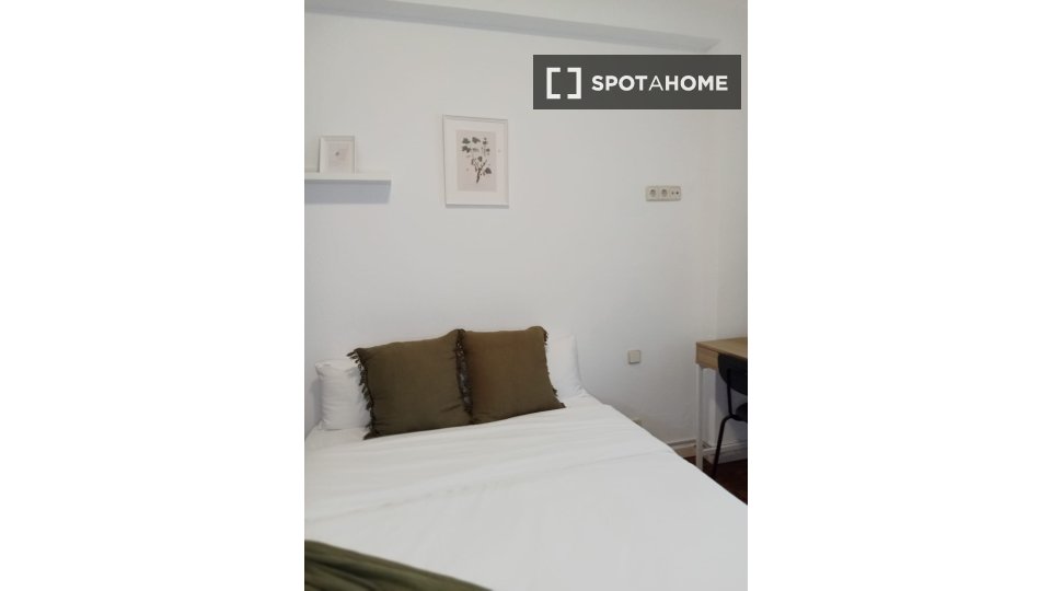 Double room Madrid, 5 beds — photo 14