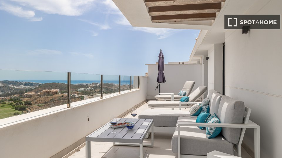 Apartamento de 2 dormitorios en alquiler en Mijas