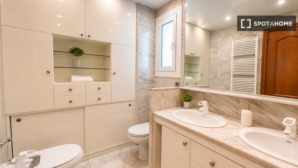 Appartement Barcelone, 2 chambres, 200m² — photo 12
