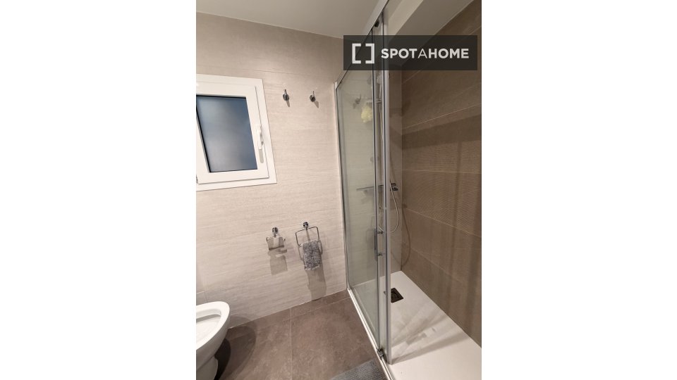 Double room Barcelona, 3 beds, 80m² — photo 3