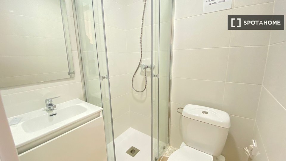 Double room Madrid, 5 beds — photo 11