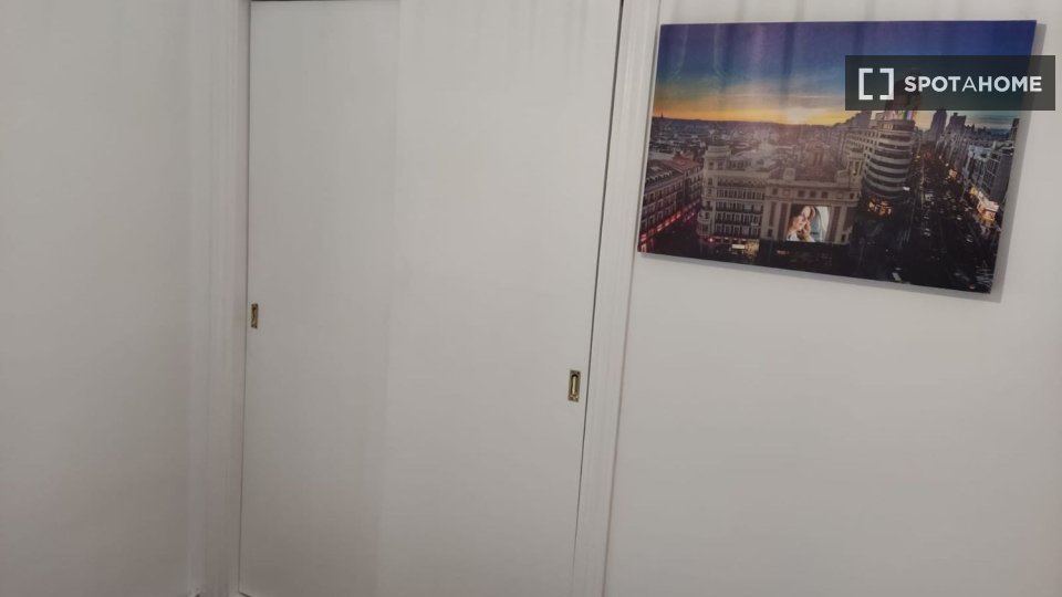 Double room Madrid, 3 beds — photo 31