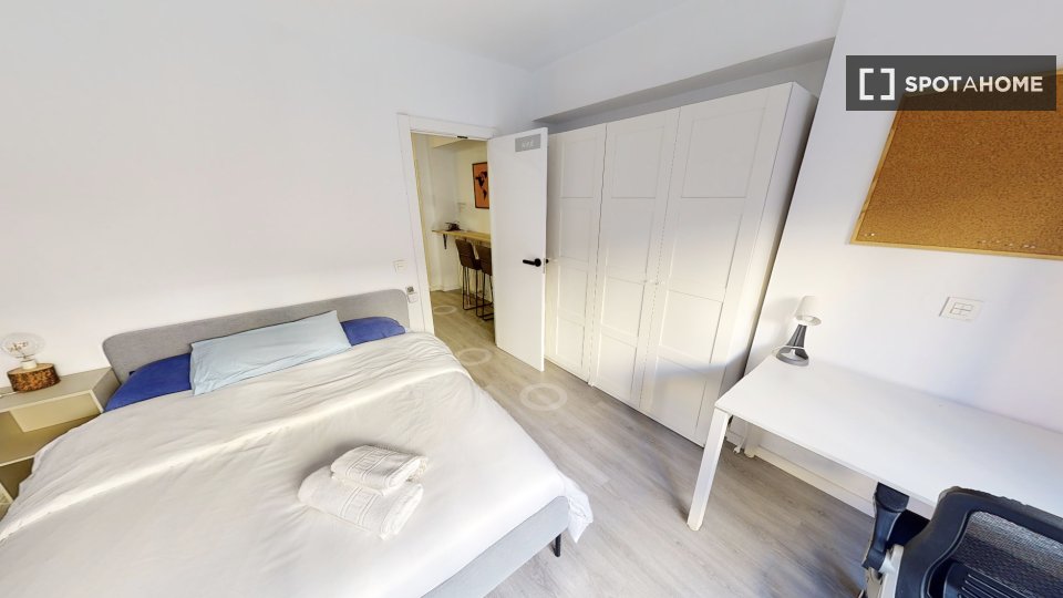 Double room Madrid, 5 beds, 150m² — photo 21