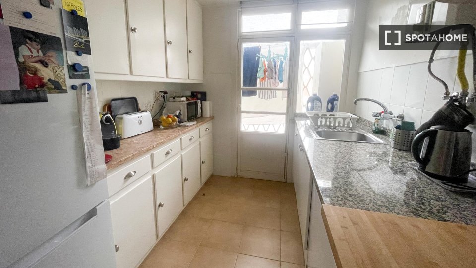 Double room Lisbon, 2 beds, 80m² — photo 1