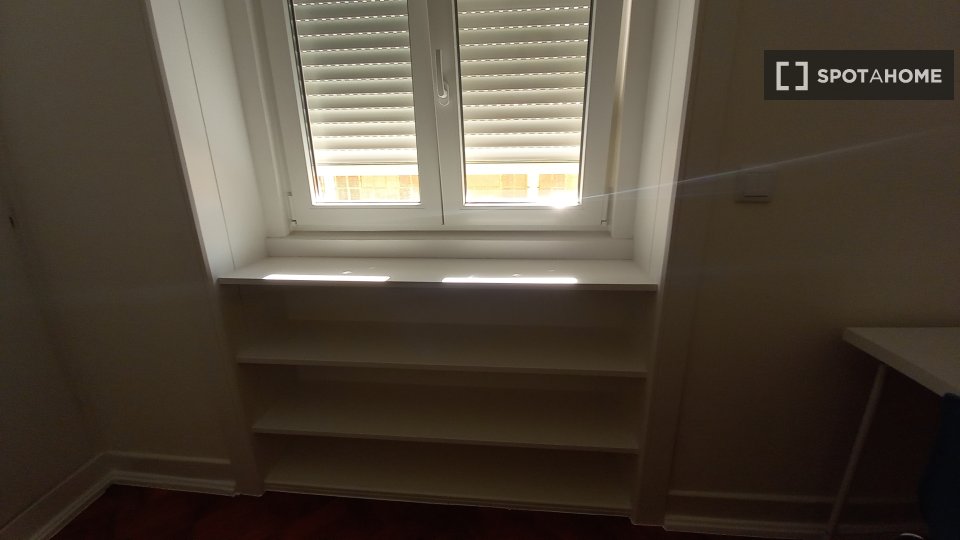 Double room Lisbon, 5 beds, 130m² — photo 5