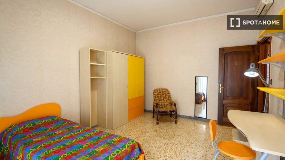 Double room Rome, 3 beds, 80m² — photo 2