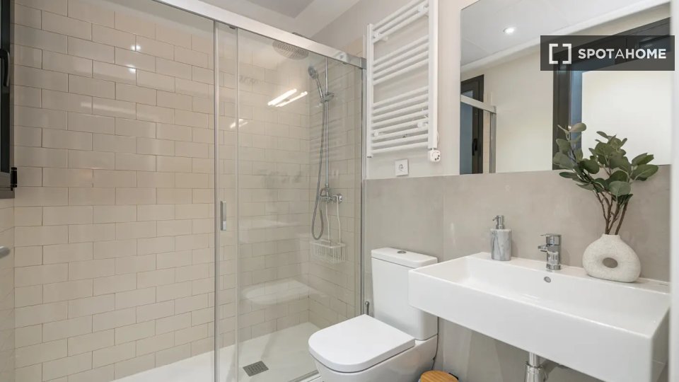 Double room Madrid, 5 beds — photo 4