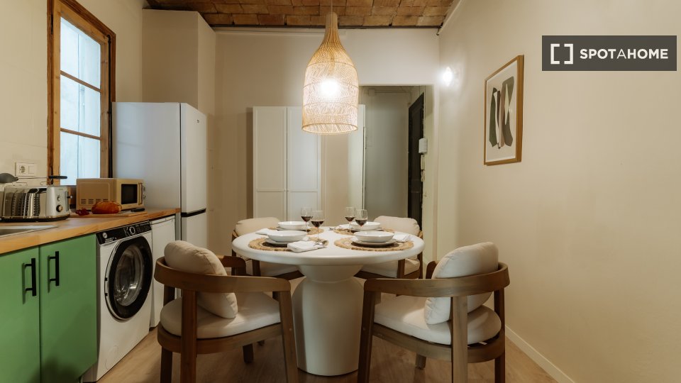Double room Barcelona, 3 beds, 90m² — photo 20