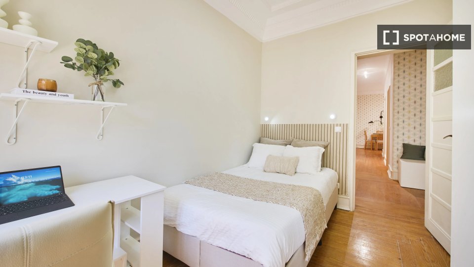 Double room Lisbon, 6 beds — photo 12