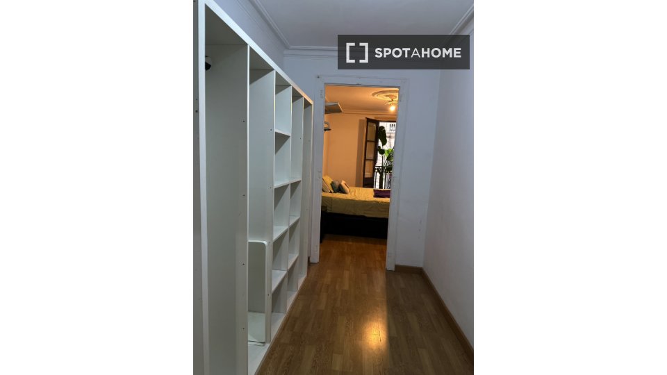 Double room Barcelona, 3 beds, 80m² — photo 6