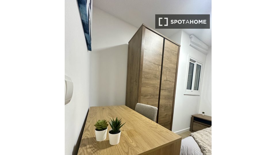 Double room Barcelona, 4 beds, 70m² — photo 18