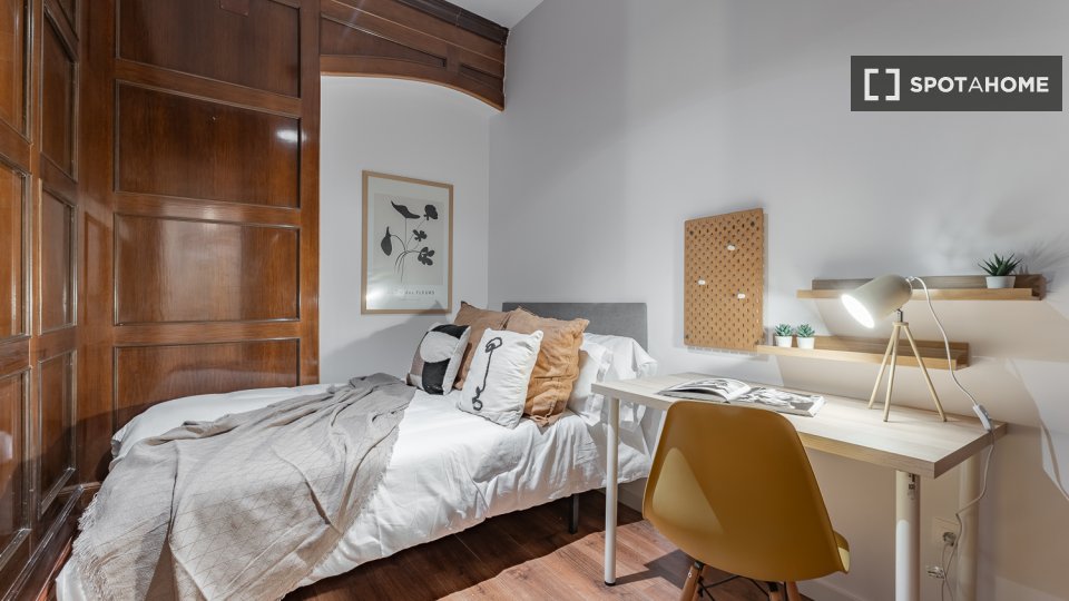 Double room Madrid, 10 beds, 173m² — photo 58