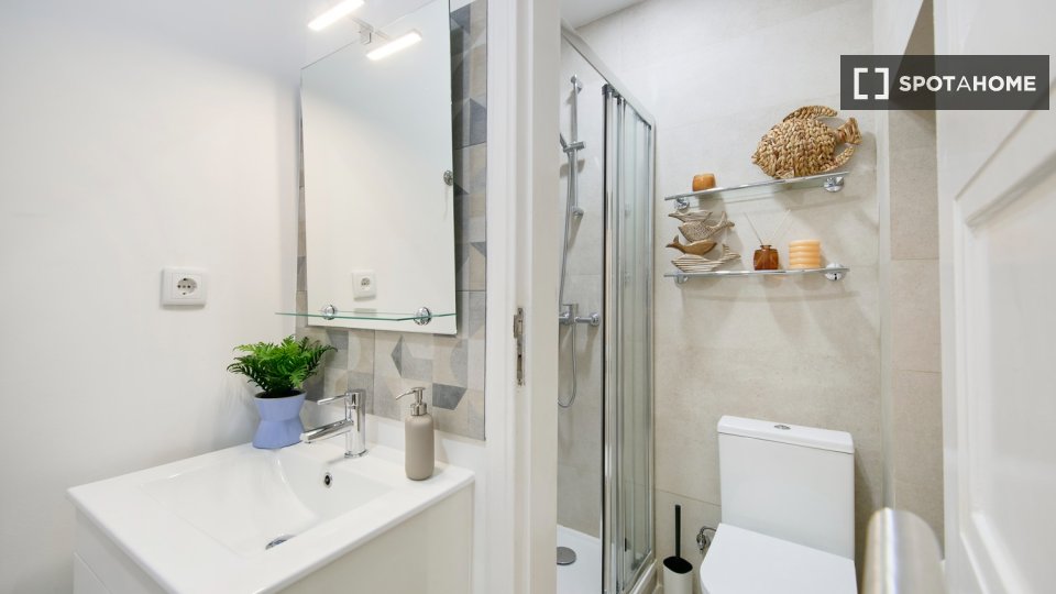 Double room Lisbon, 4 beds — photo 15