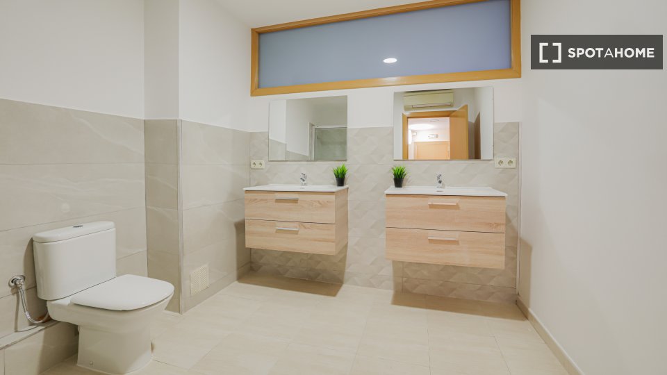 Double room Barcelona, 17 beds, 550m² — photo 3