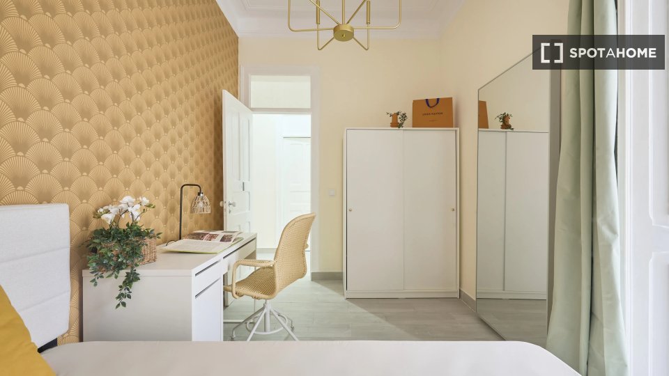 Double room Lisbon, 5 beds — photo 4