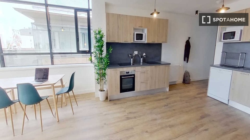 Double room Paris, 9 beds, 180m² — photo 2