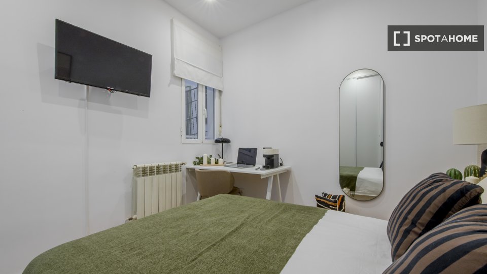 Double room Madrid, 5 beds, 100m² — photo 9