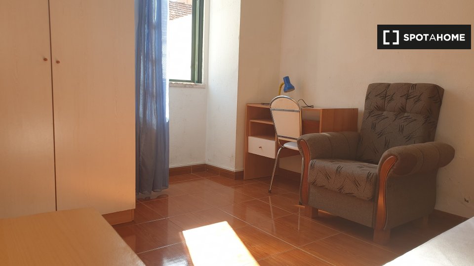 Double room Coimbra, 5 beds — photo 15