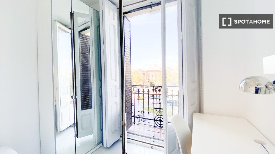 Habitación en piso compartido en Embajadores, Madrid