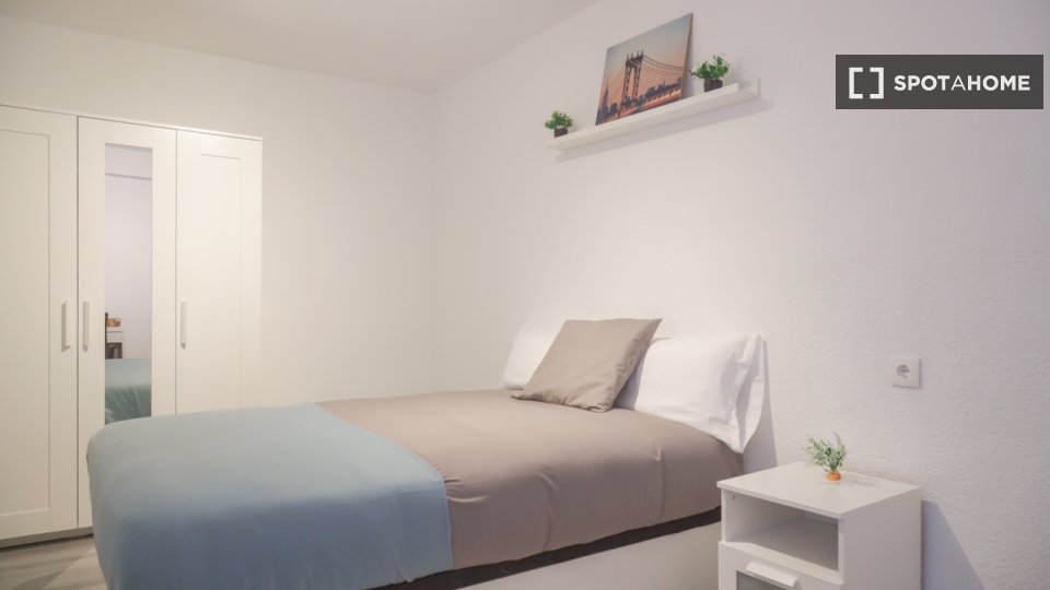 Double room Madrid, 5 beds — photo 10