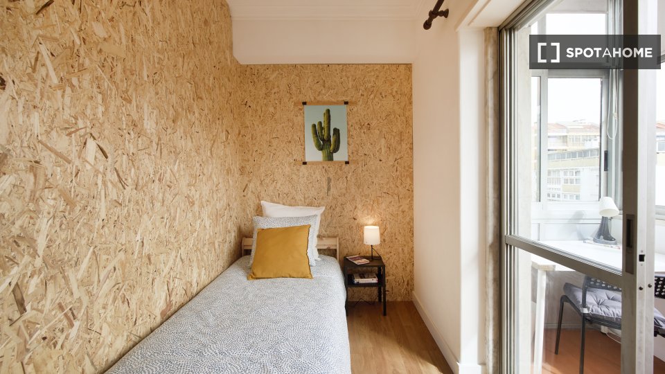 Double room Lisbon, 6 beds — photo 19
