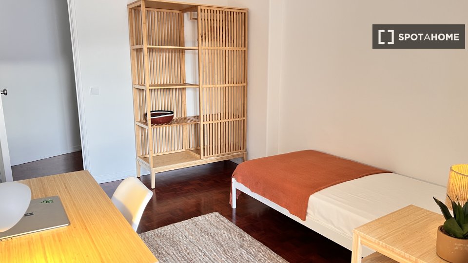 Double room Lisbon, 6 beds — photo 11
