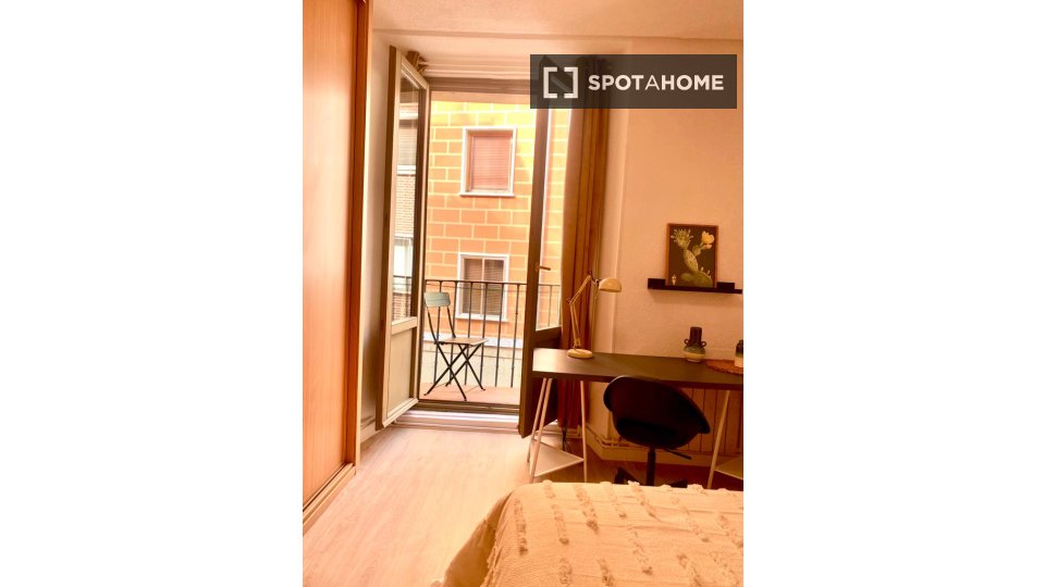 Double room Madrid, 5 beds — photo 17